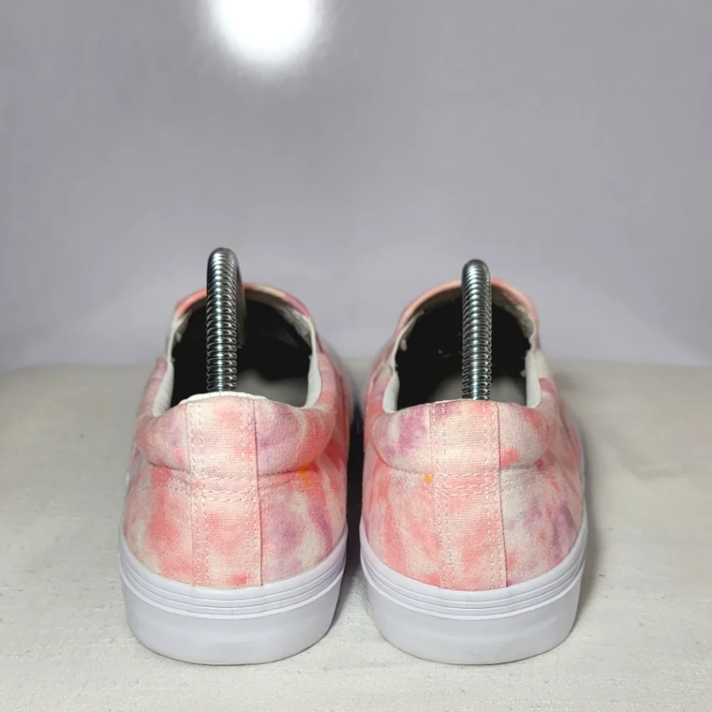 No Boundaries Women Size 10 Twin Gore slip ons.